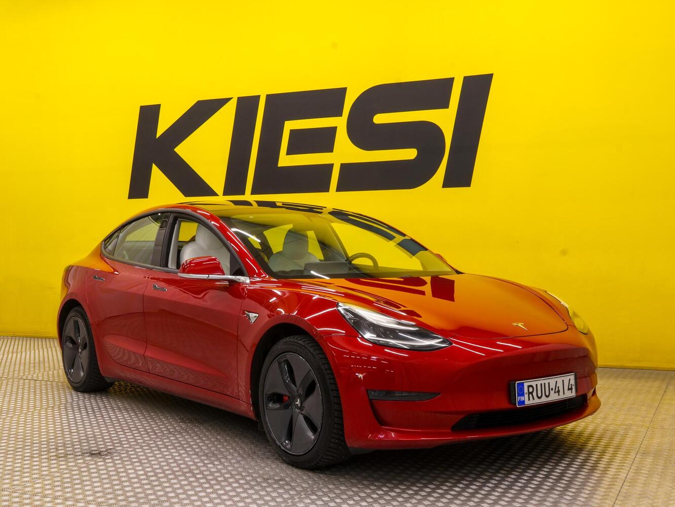 Tesla Model 3 vaihtoauto