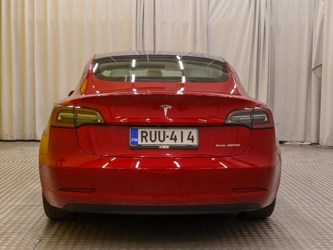 Tesla Model 3 vaihtoauto