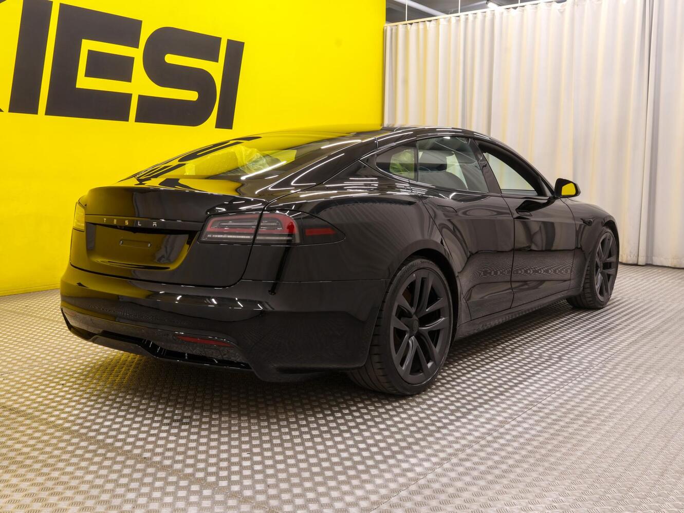 Tesla Model S vaihtoauto