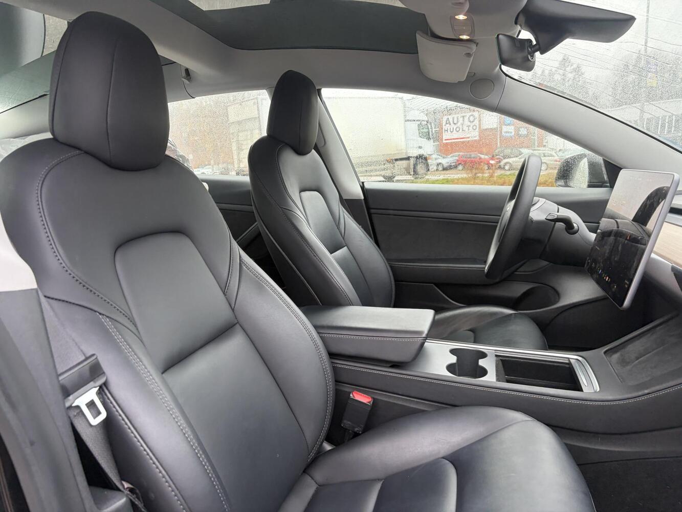 Tesla Model 3 vaihtoauto