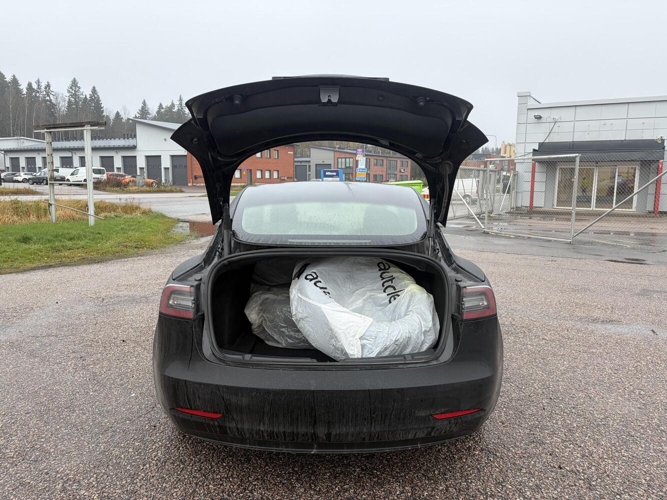 Tesla Model 3 vaihtoauto