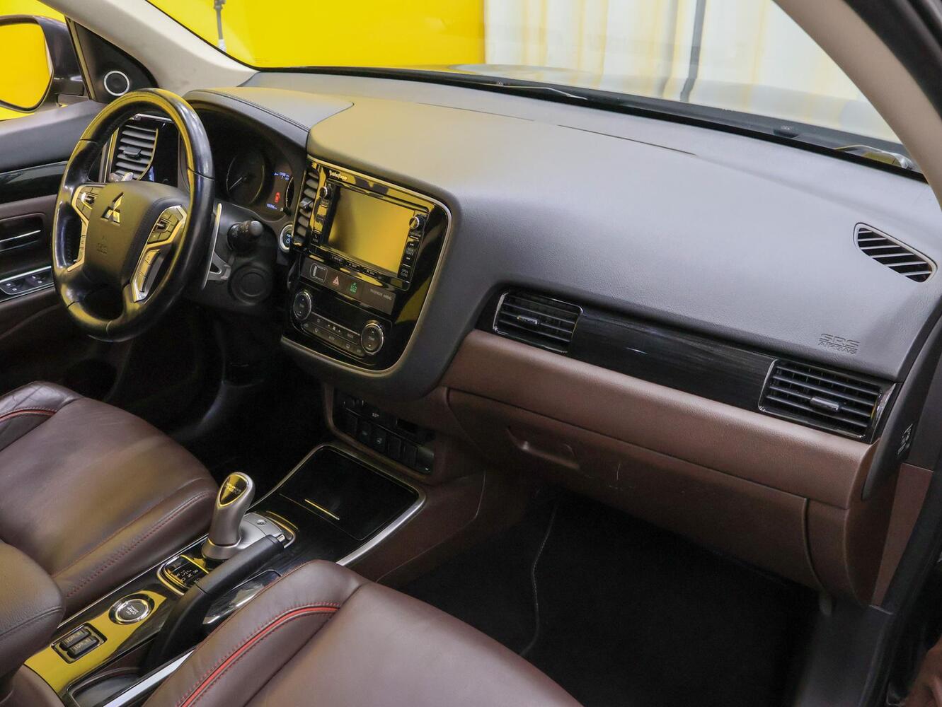 Mitsubishi Outlander PHEV vaihtoauto