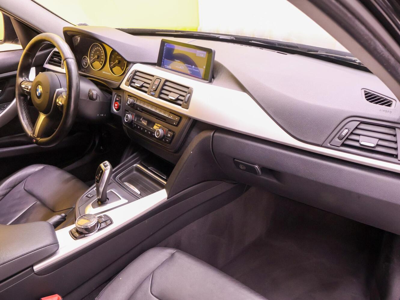BMW 330 vaihtoauto