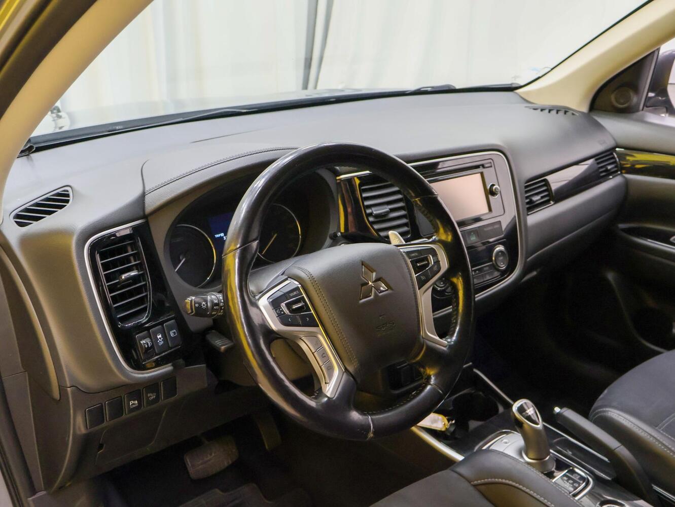 Mitsubishi Outlander PHEV vaihtoauto