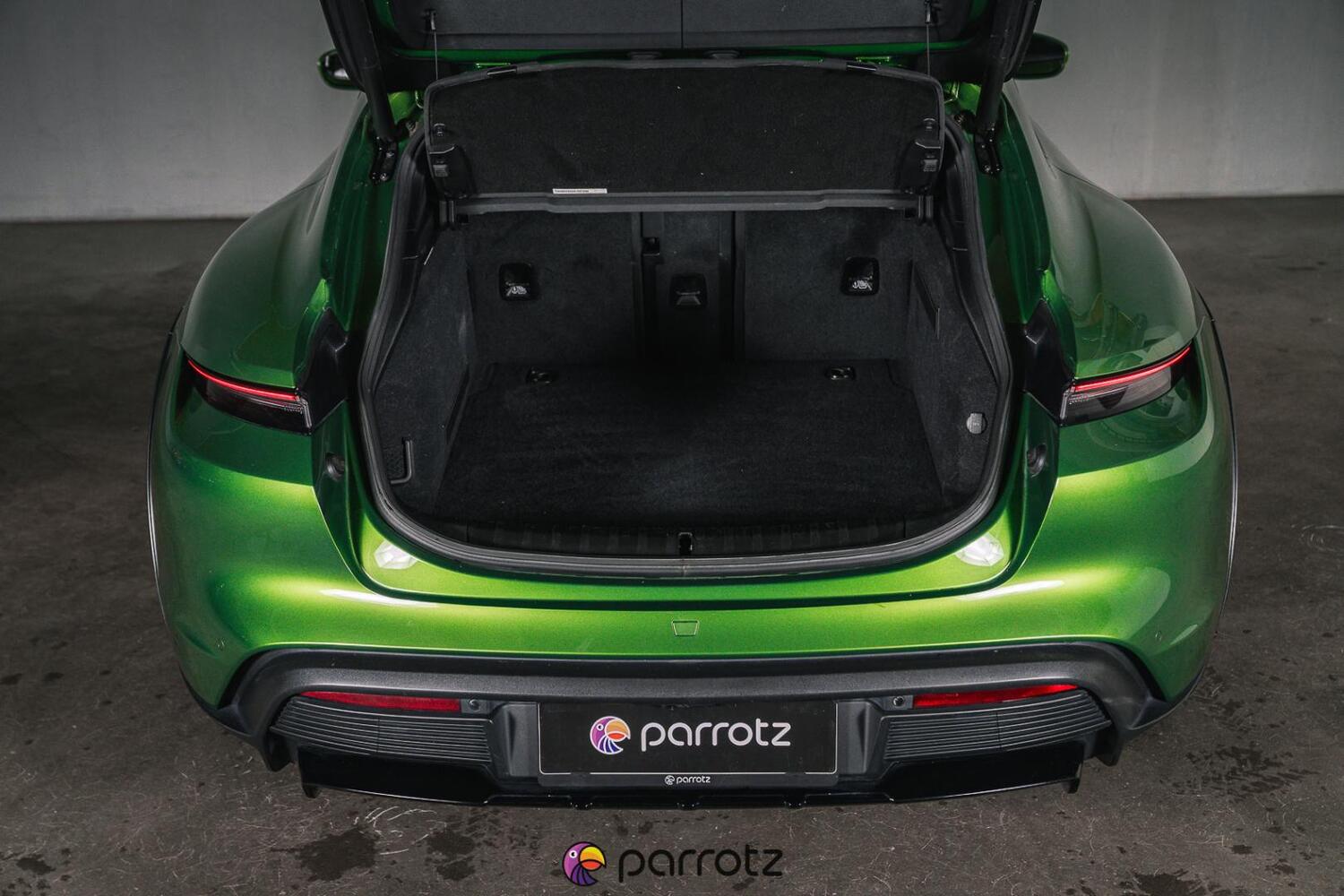 Porsche Taycan vaihtoauto