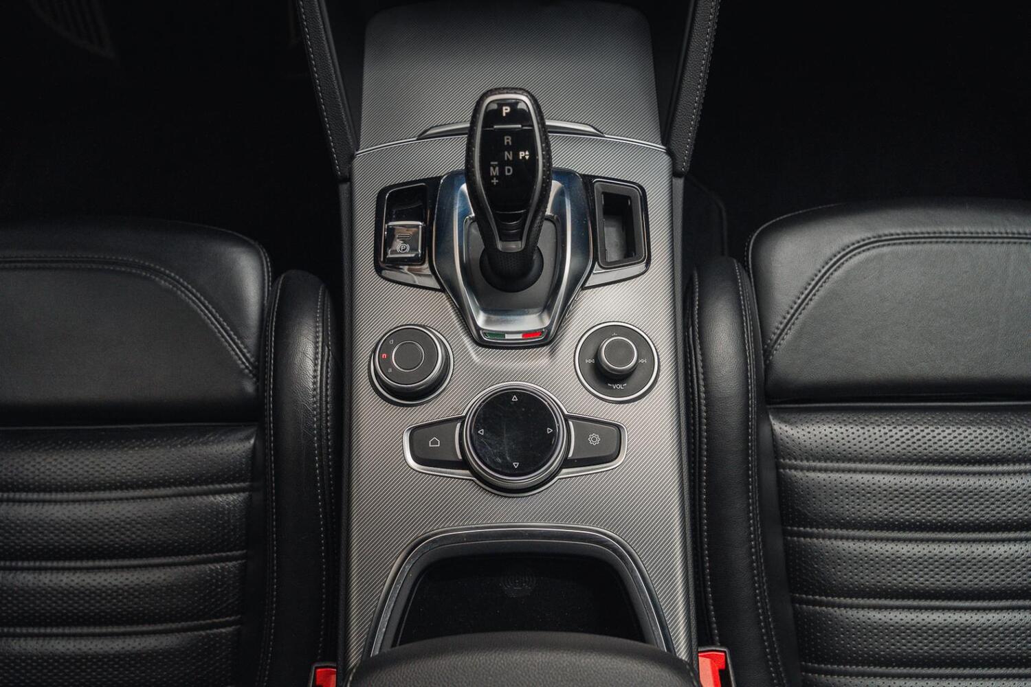 Alfa Romeo Stelvio vaihtoauto