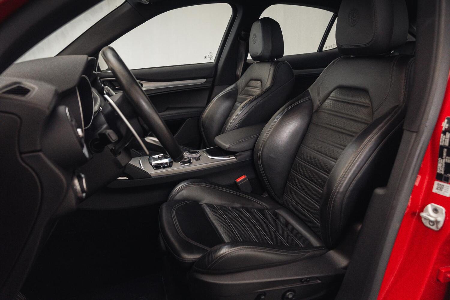 Alfa Romeo Stelvio vaihtoauto