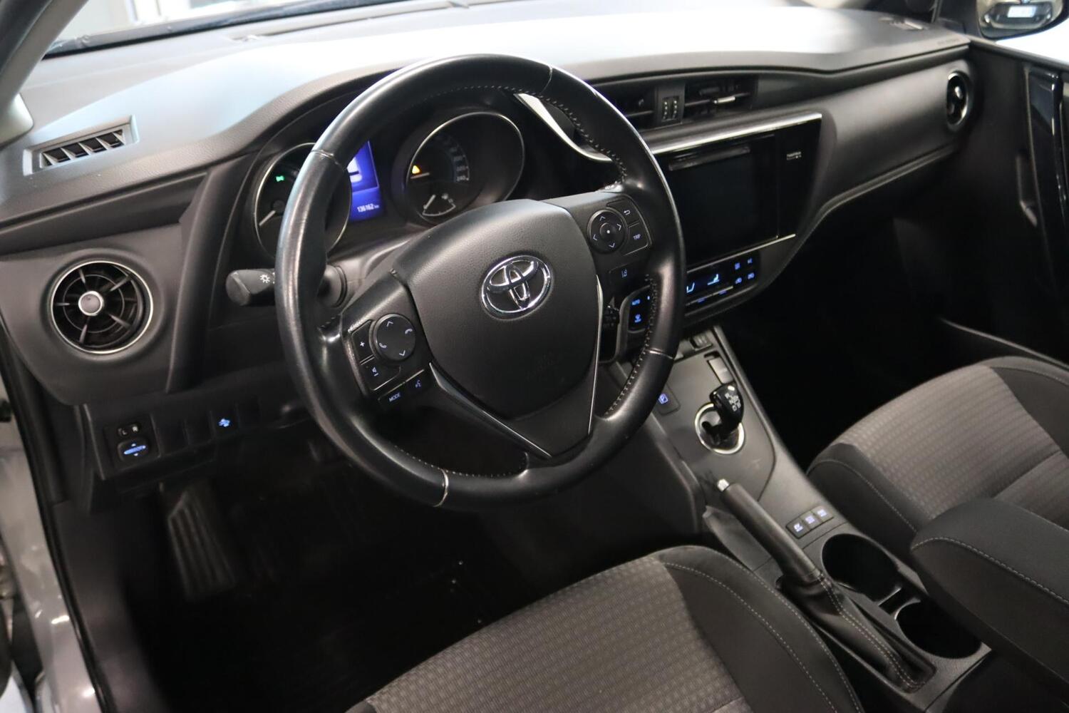 Toyota Auris vaihtoauto