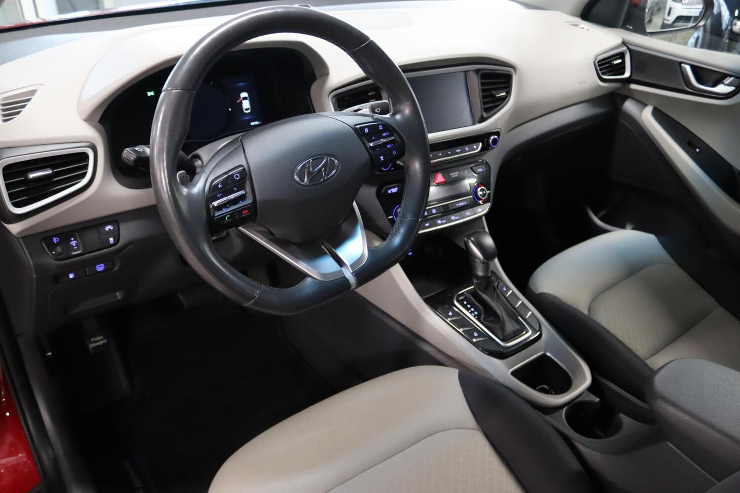 Hyundai IONIQ hybrid vaihtoauto