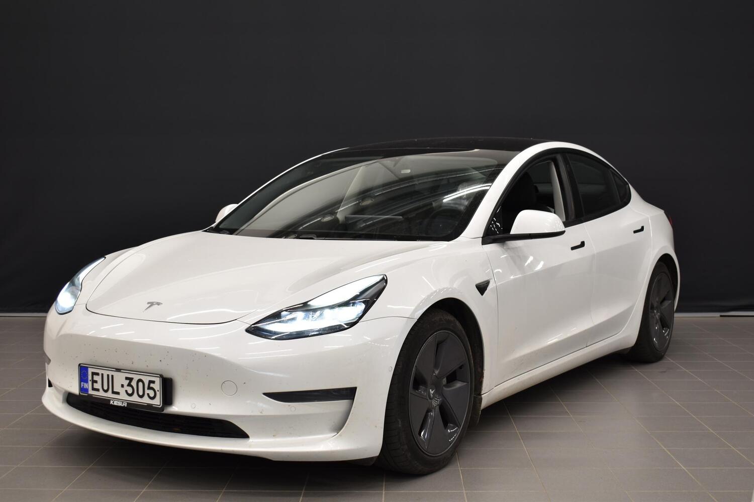 Tesla Model 3 vaihtoauto