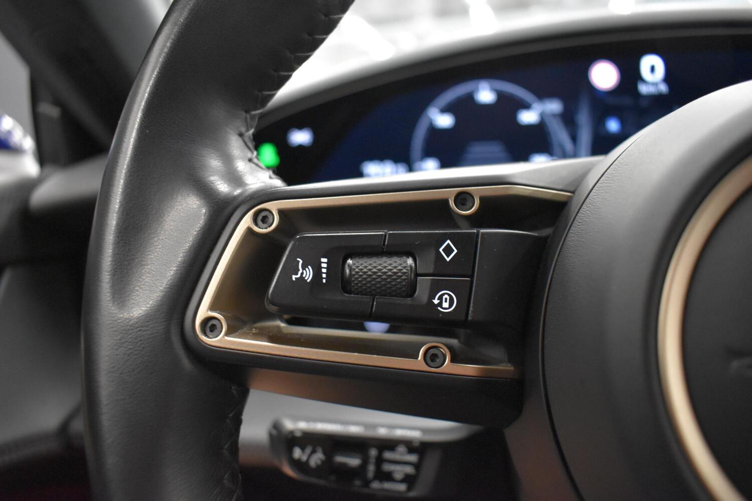 Porsche Taycan vaihtoauto