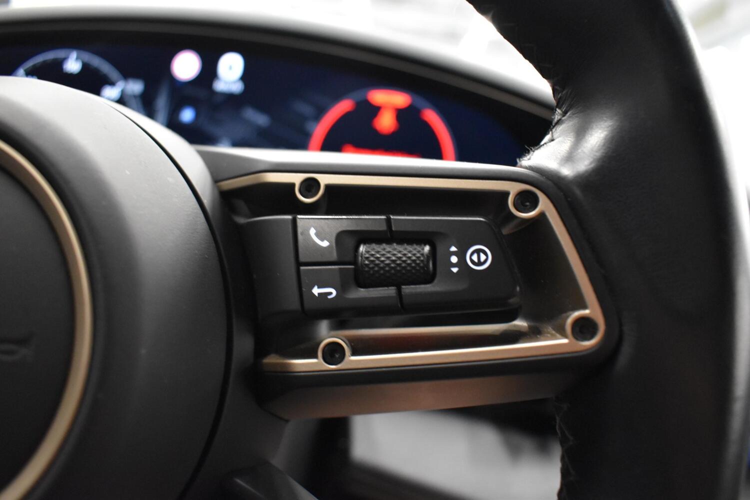 Porsche Taycan vaihtoauto