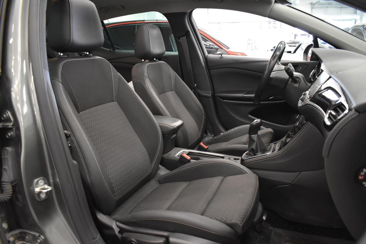 Opel Astra vaihtoauto