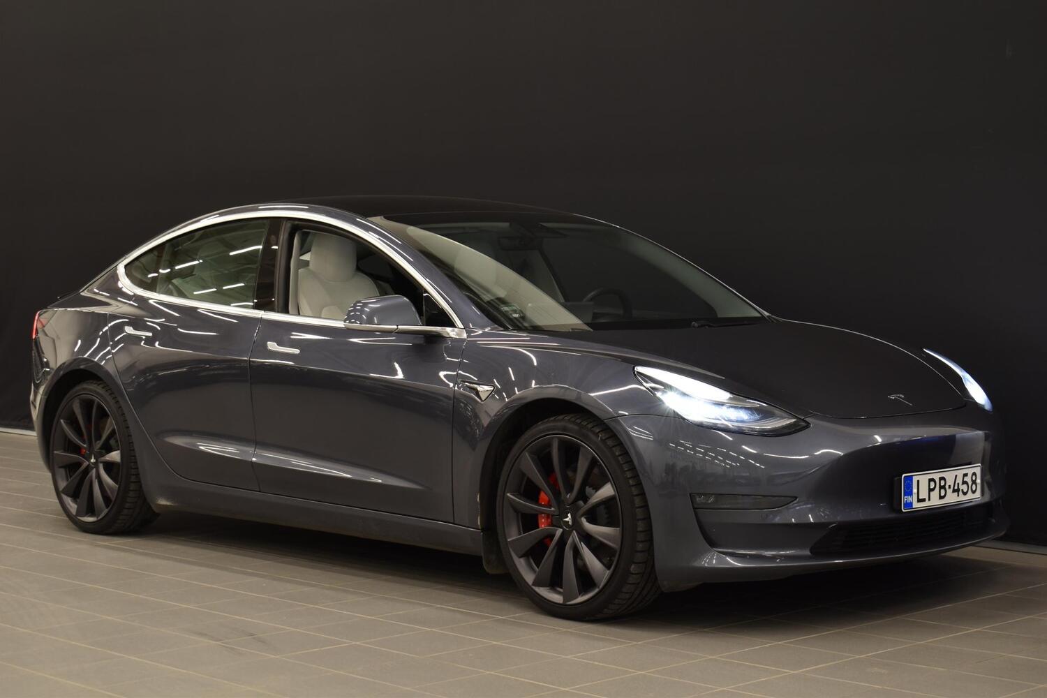 Tesla Model 3 vaihtoauto
