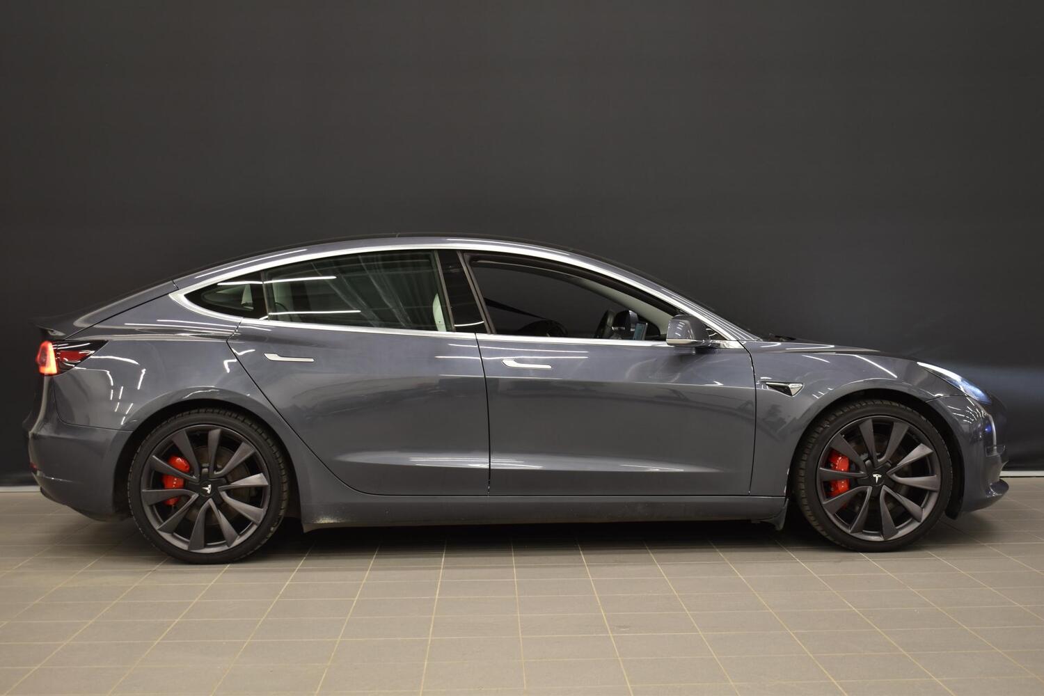 Tesla Model 3 vaihtoauto
