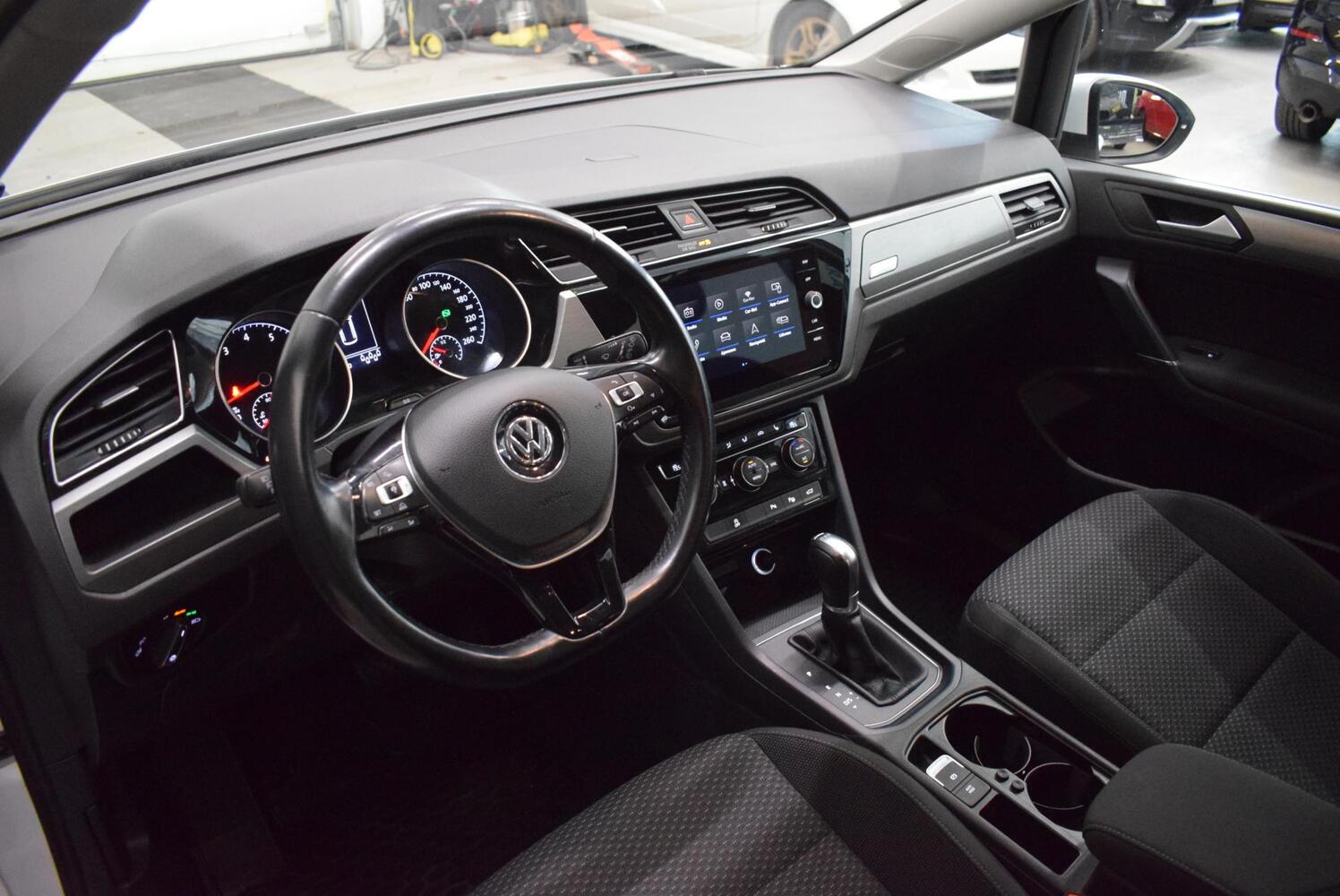 Volkswagen Touran vaihtoauto