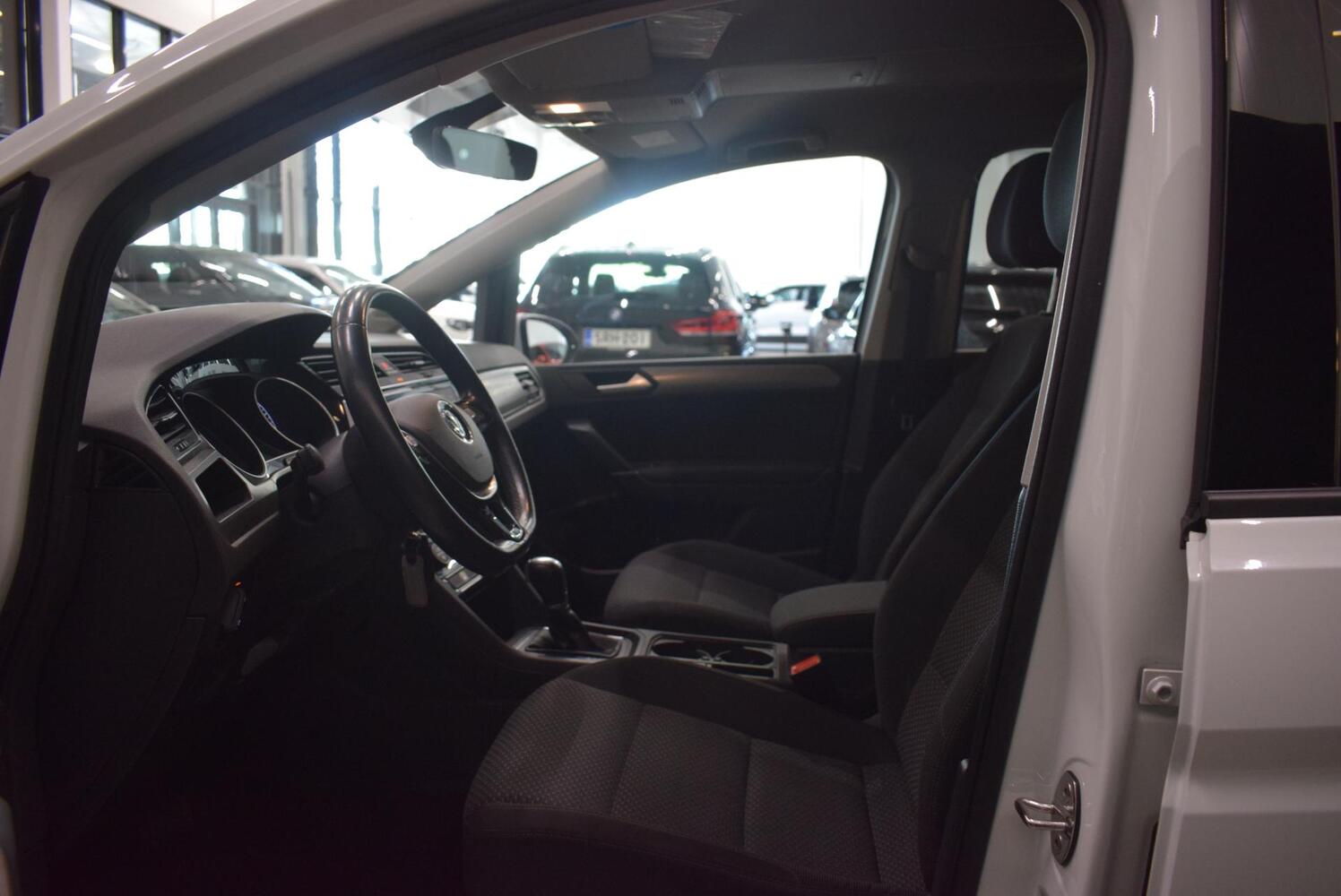Volkswagen Touran vaihtoauto