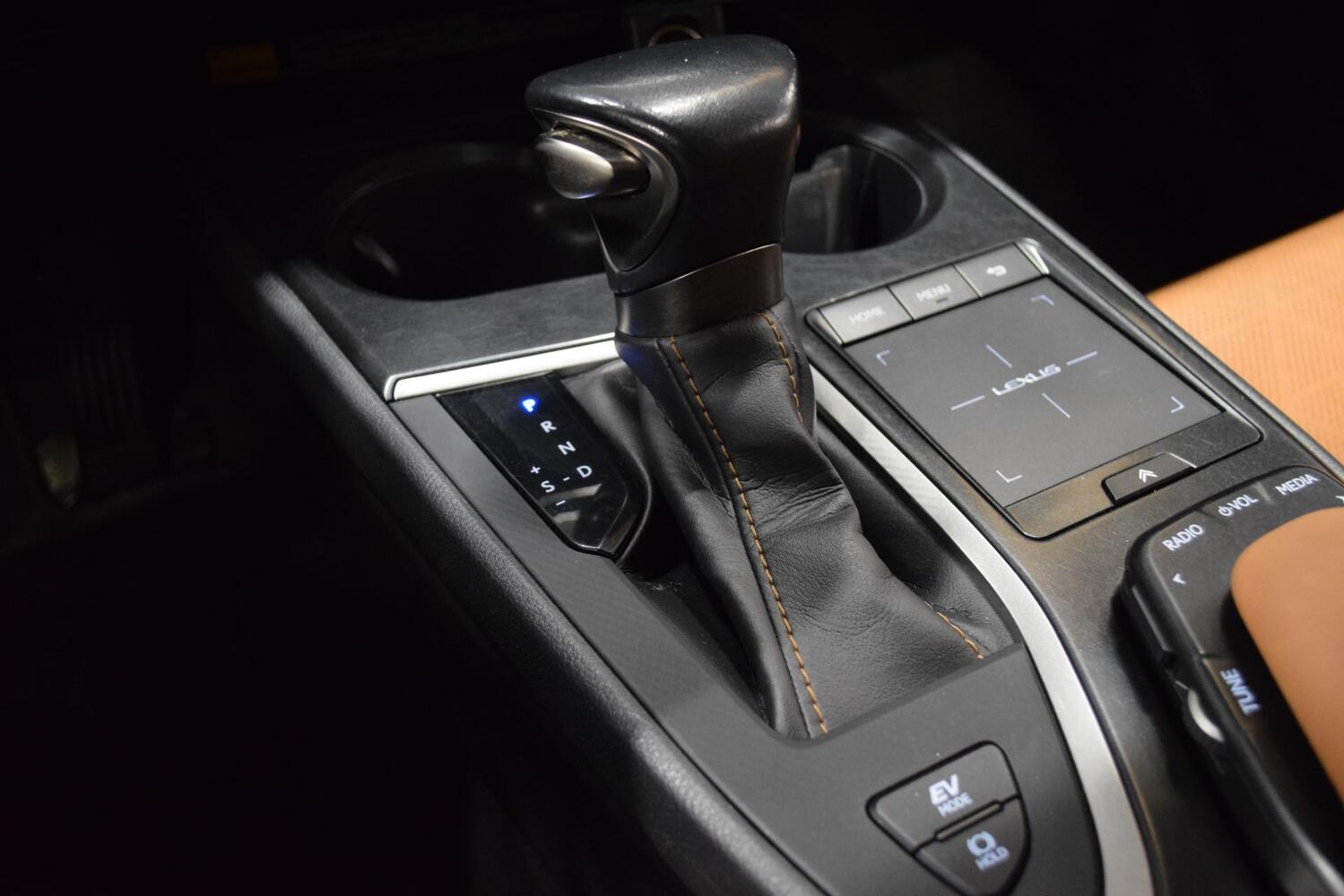 Lexus UX vaihtoauto