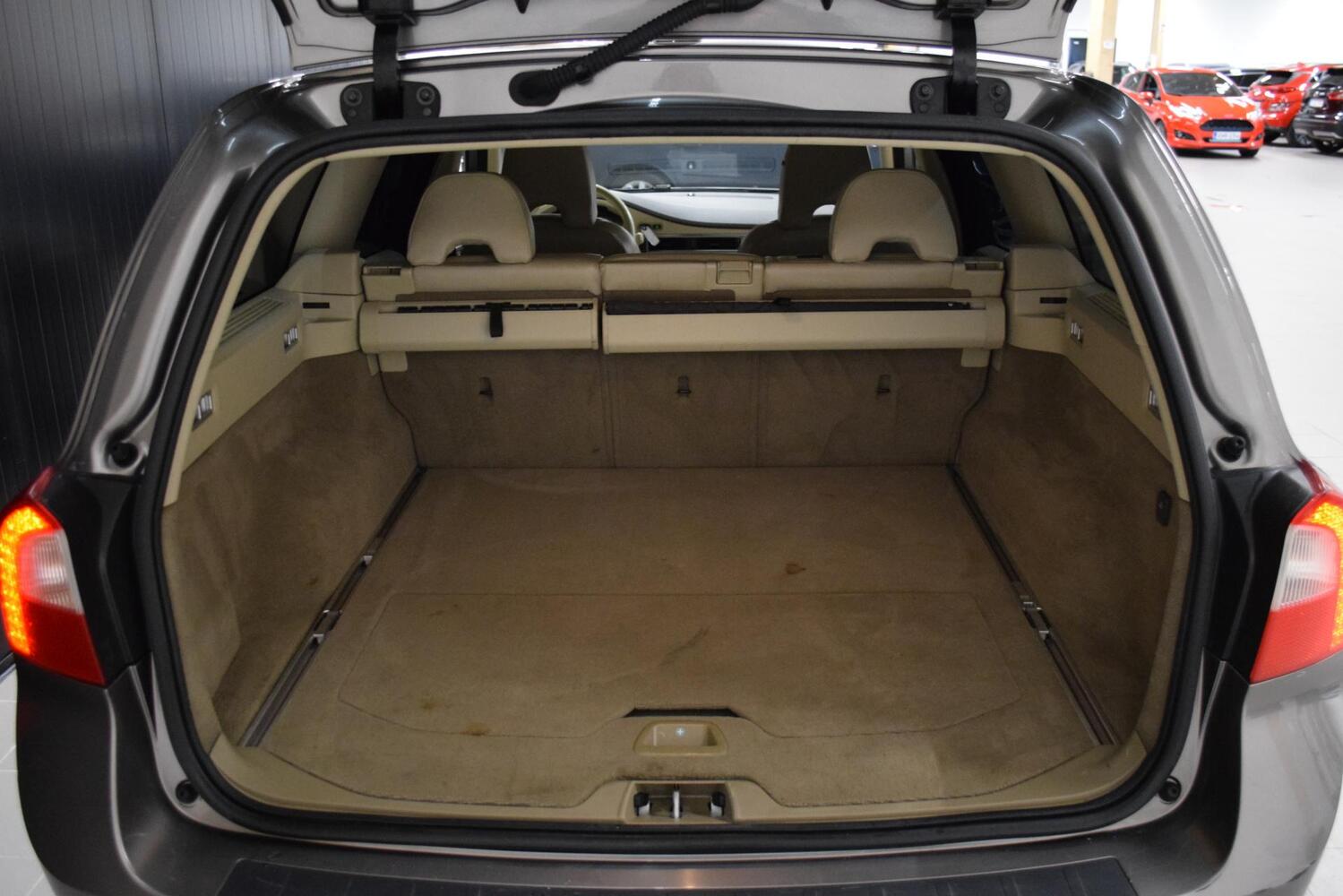 Volvo V70 vaihtoauto