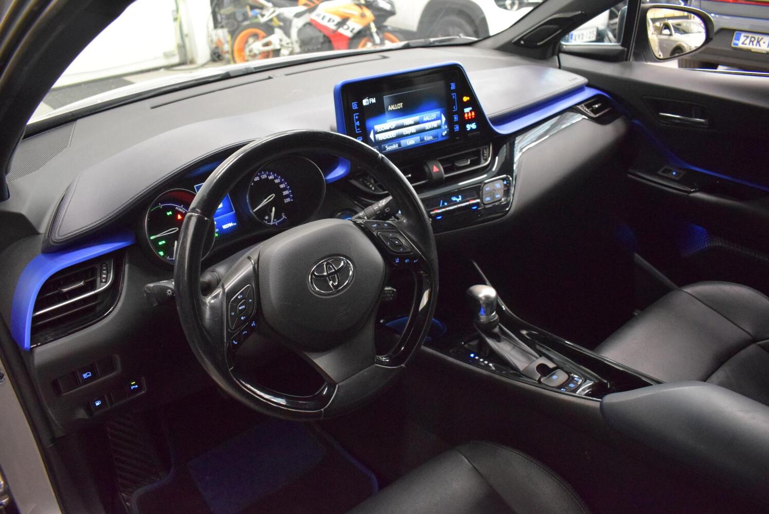 Toyota C-HR vaihtoauto