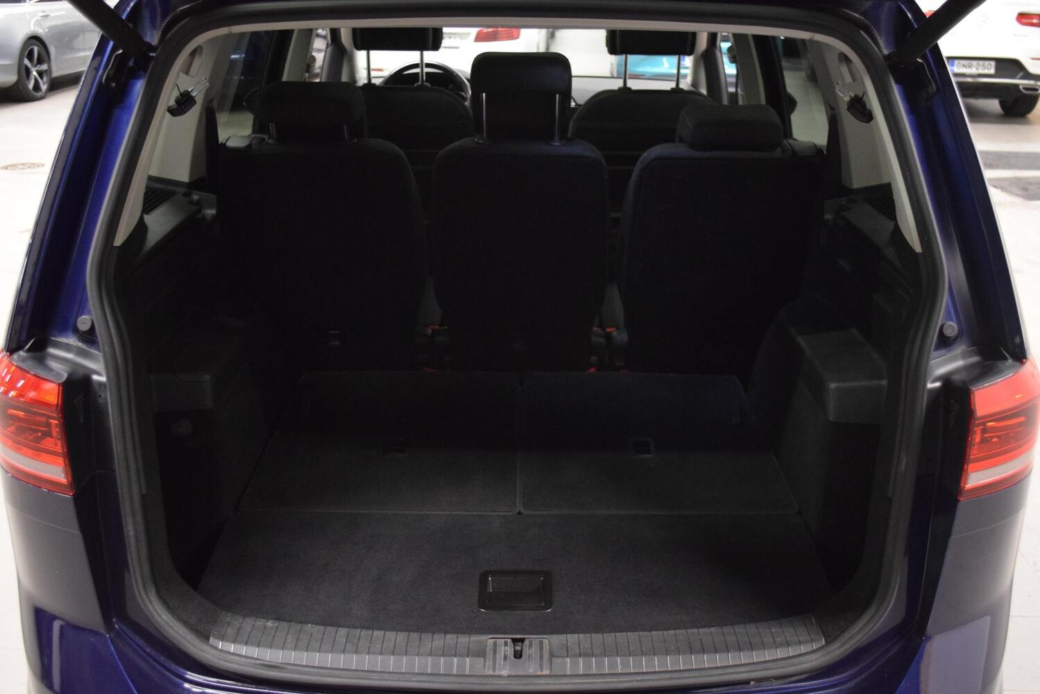 Volkswagen Touran vaihtoauto