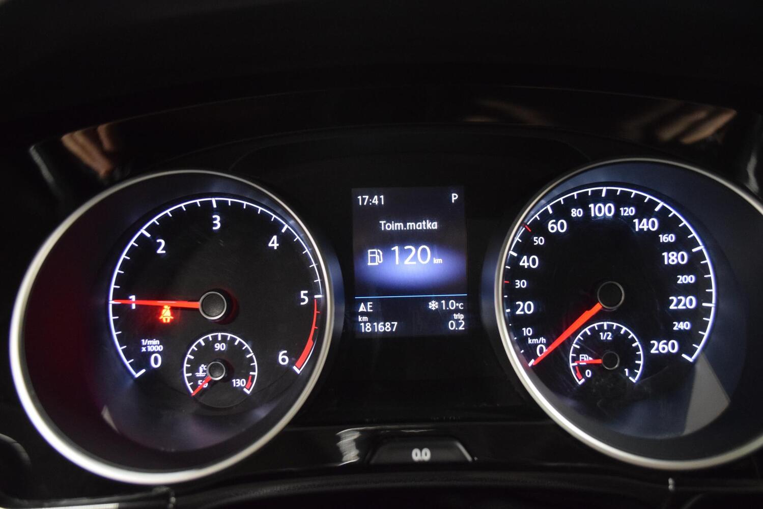 Volkswagen Touran vaihtoauto