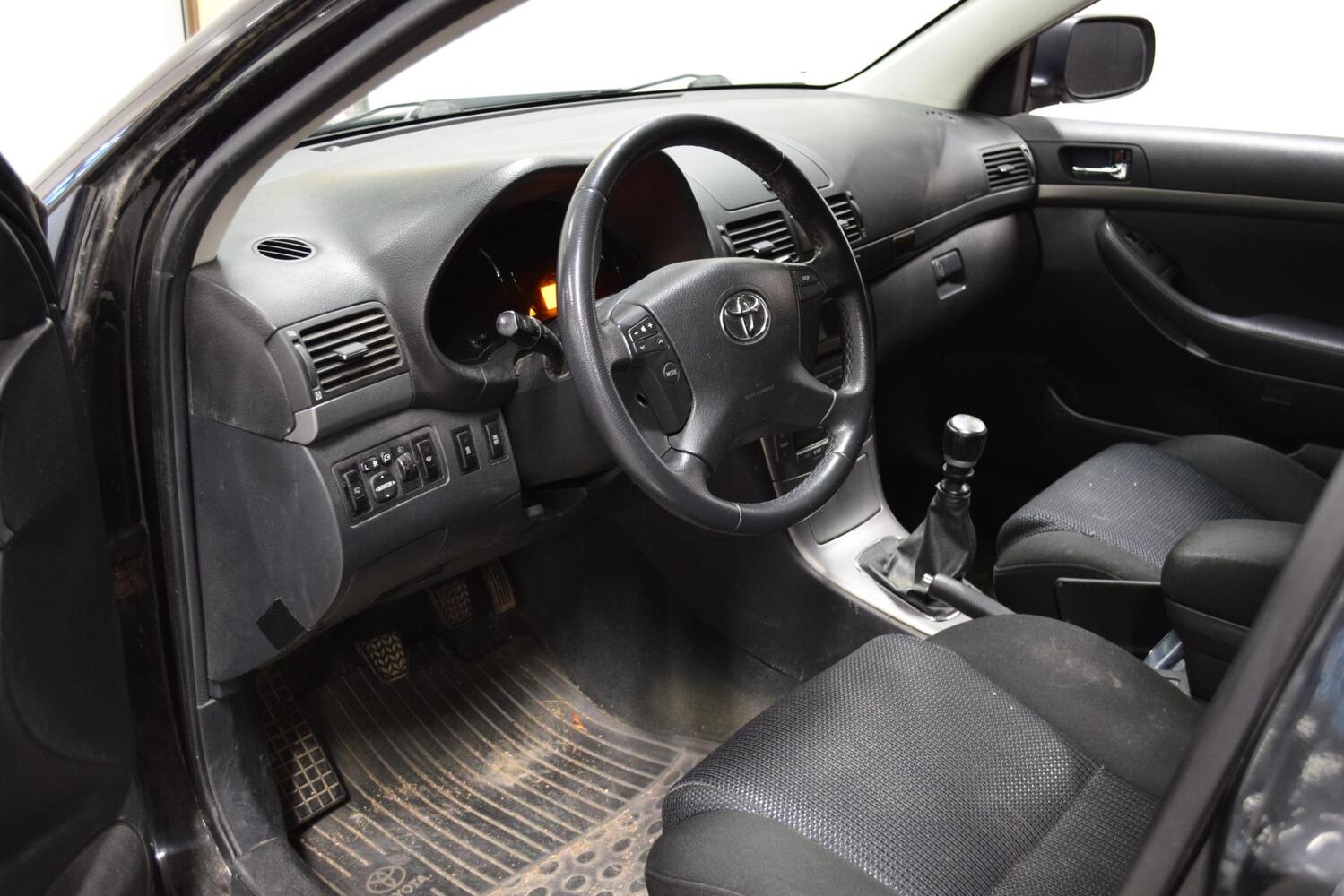 Toyota Avensis vaihtoauto