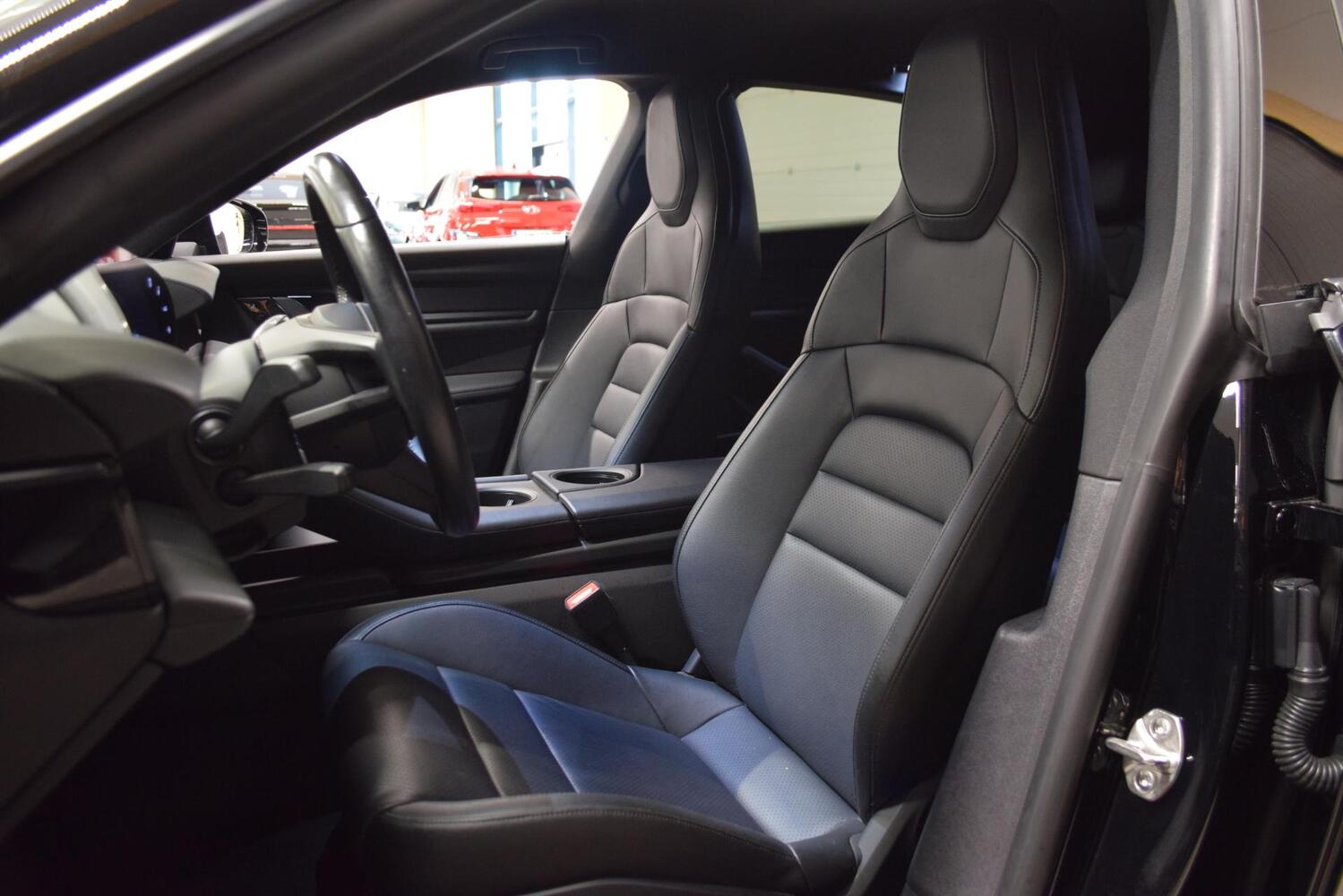 Porsche Taycan vaihtoauto