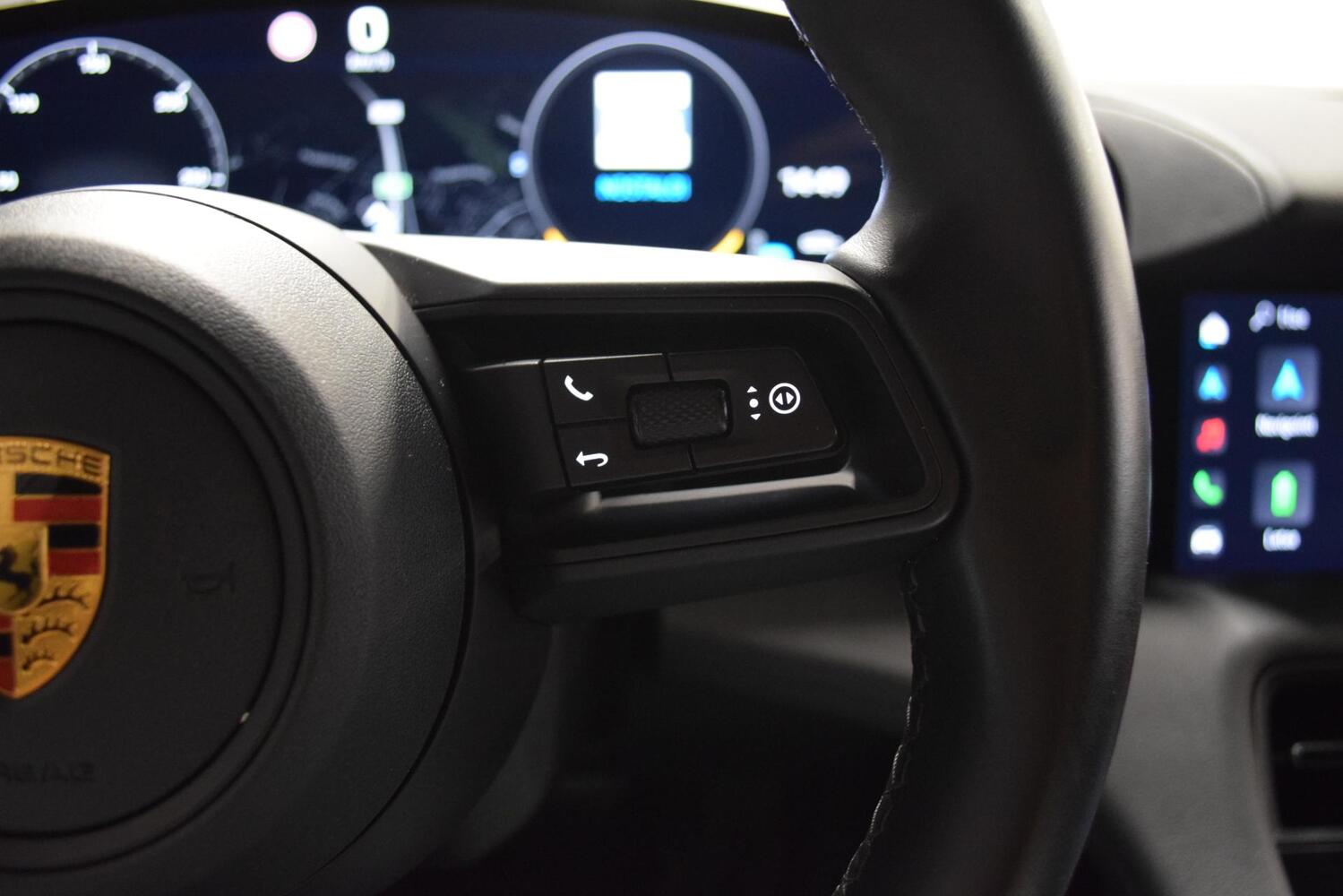 Porsche Taycan vaihtoauto