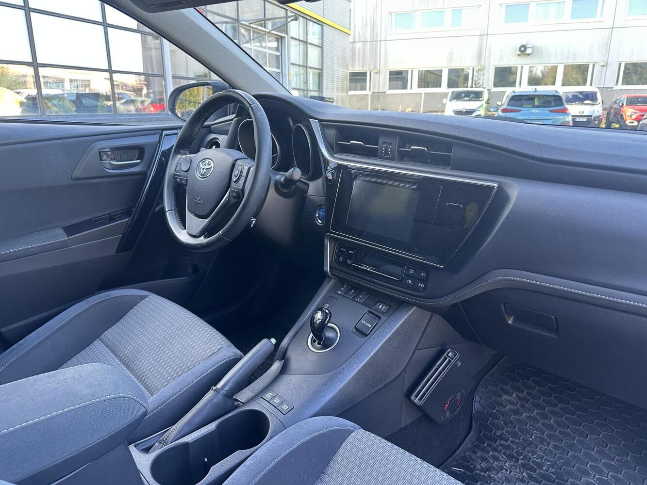 Toyota Auris vaihtoauto