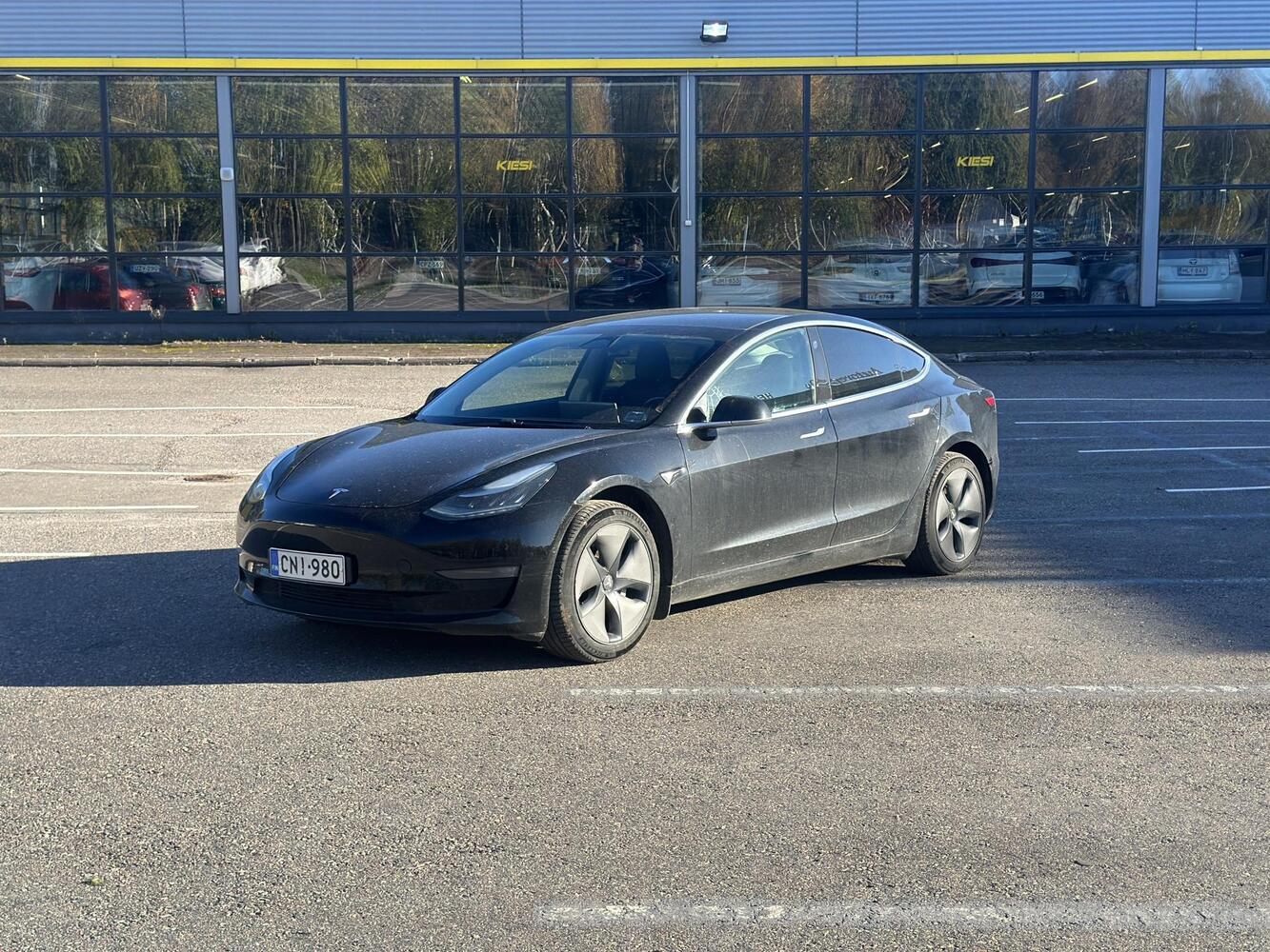 Tesla Model 3 vaihtoauto