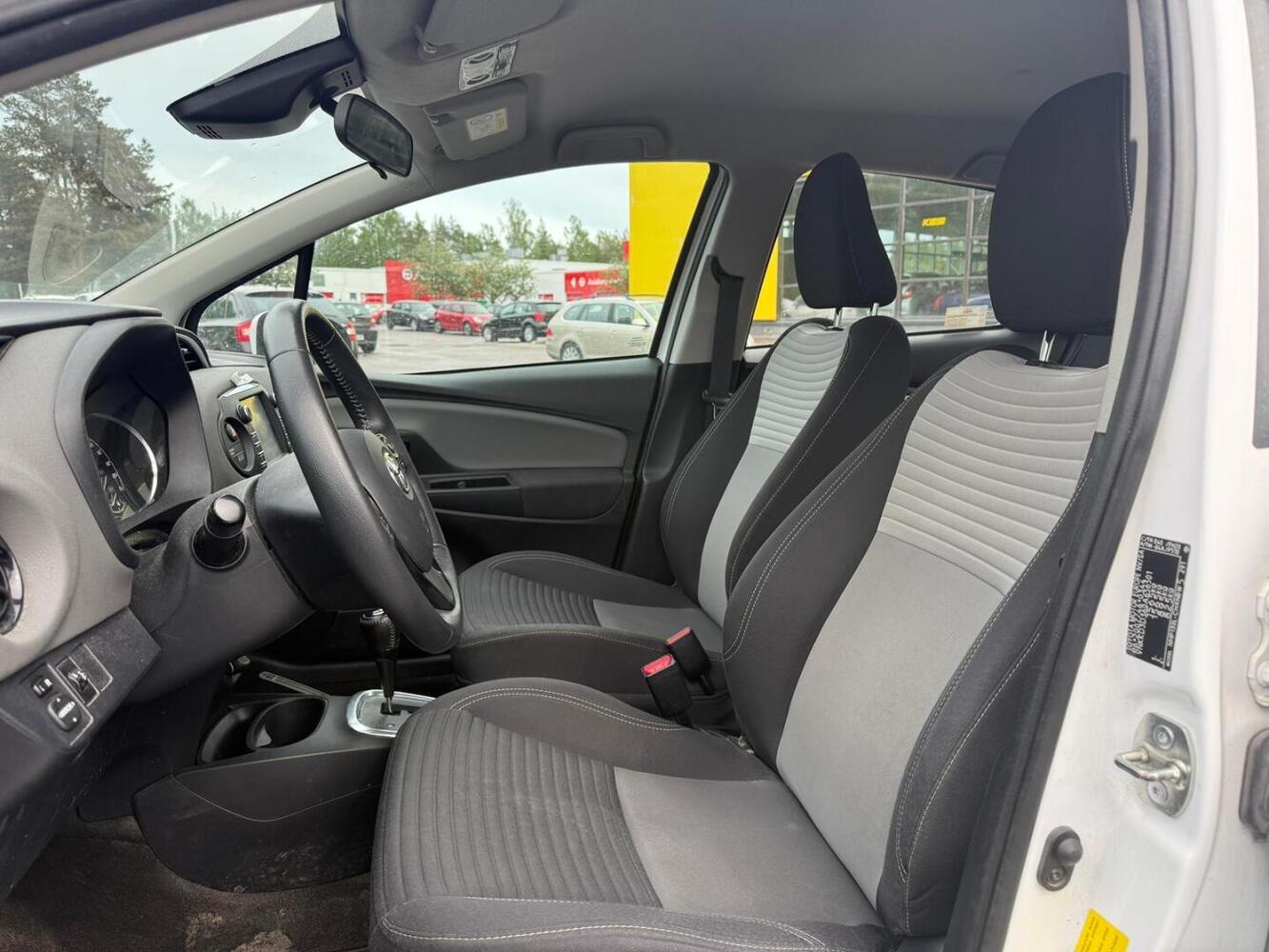 Toyota Yaris vaihtoauto