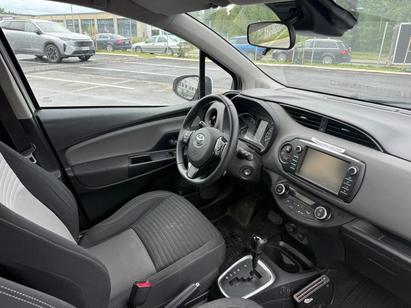 Toyota Yaris vaihtoauto
