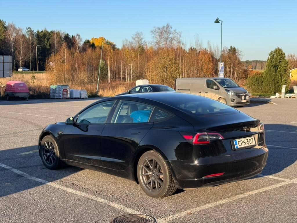 Tesla Model 3 vaihtoauto