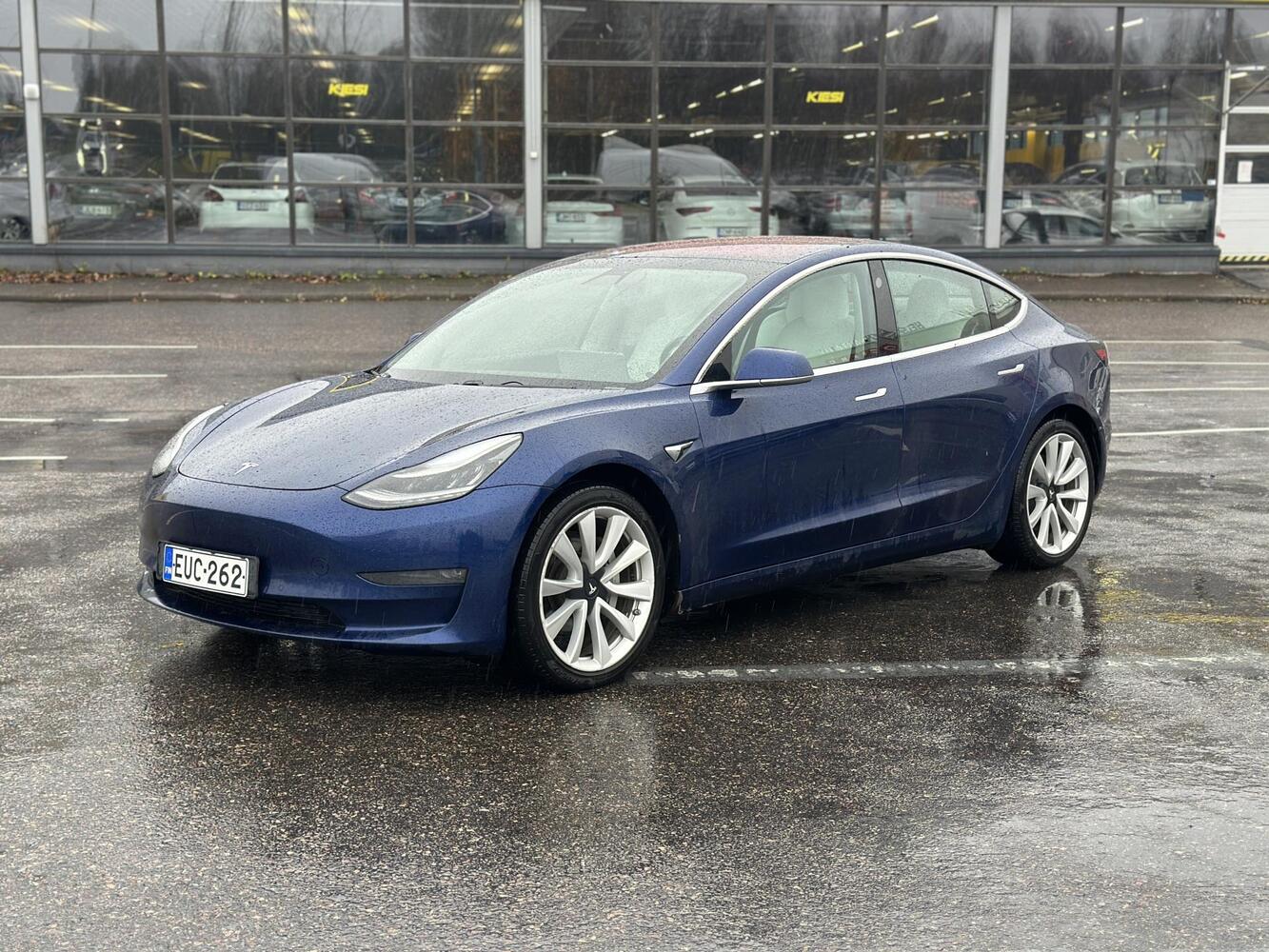 Tesla Model 3 vaihtoauto