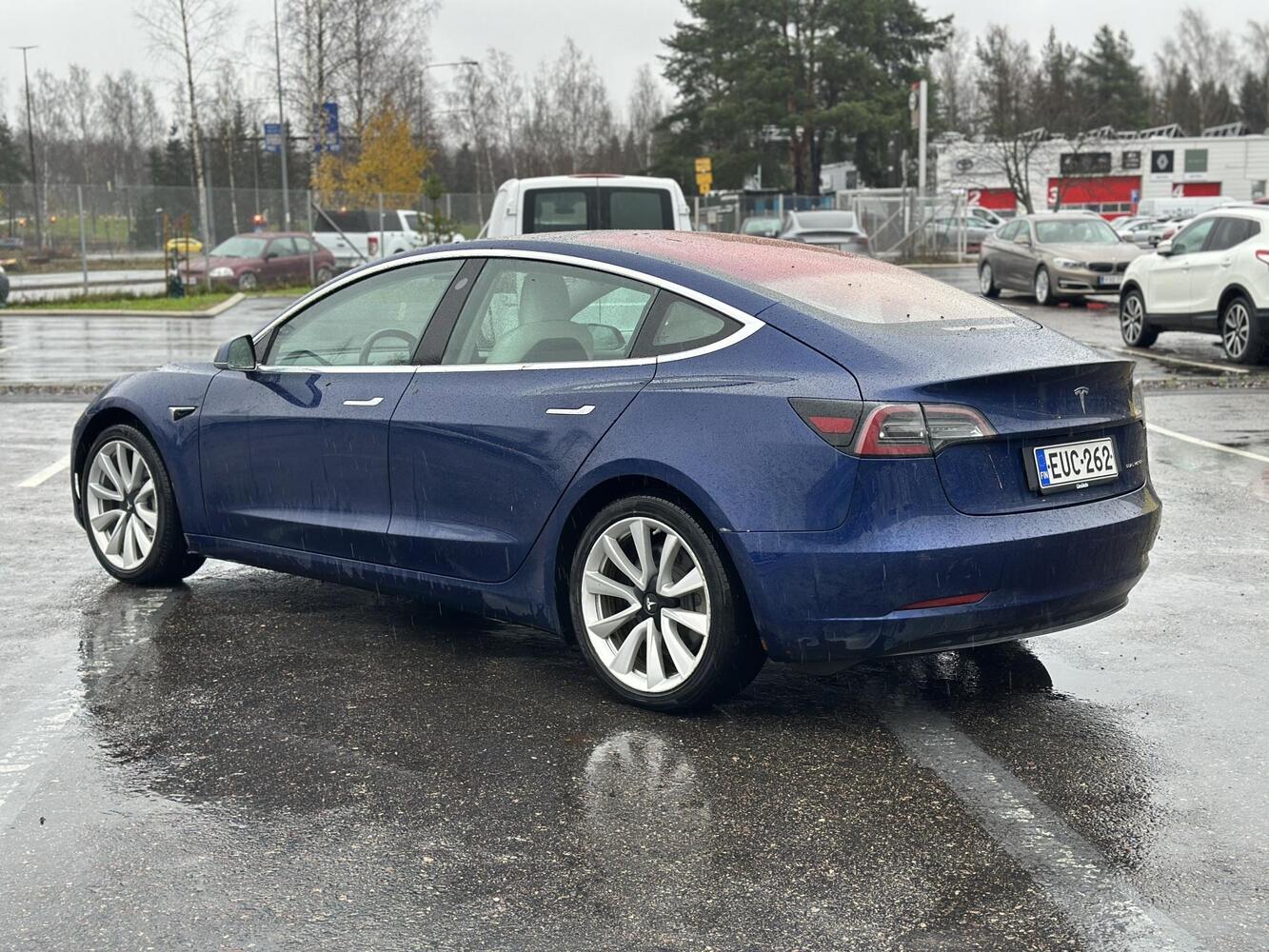 Tesla Model 3 vaihtoauto