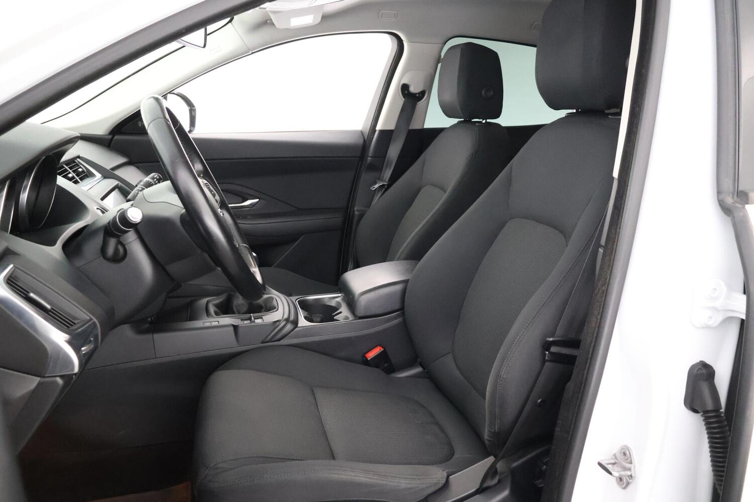 Jaguar E-PACE vaihtoauto