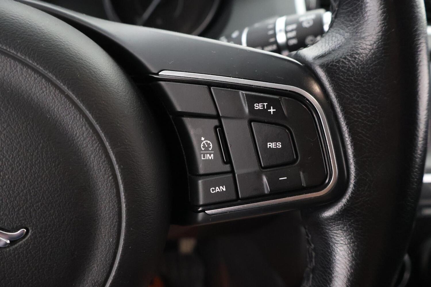 Jaguar E-PACE vaihtoauto