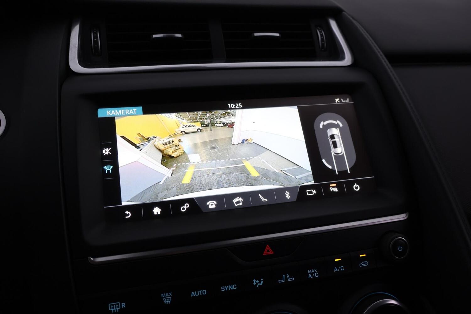 Jaguar E-PACE vaihtoauto