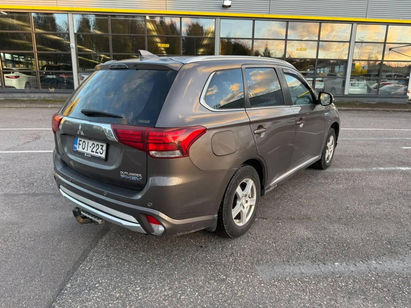 Mitsubishi Outlander PHEV vaihtoauto