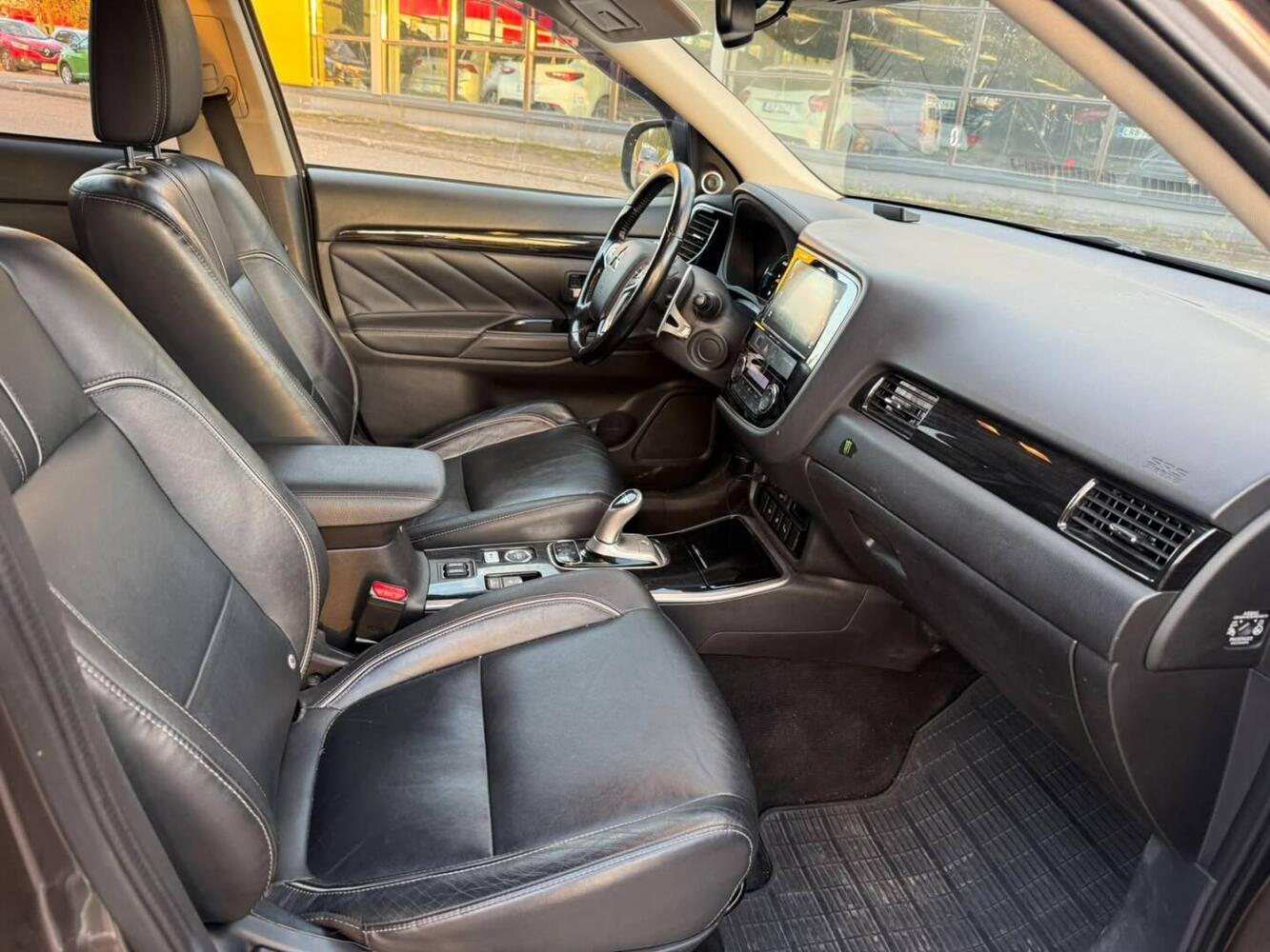 Mitsubishi Outlander PHEV vaihtoauto
