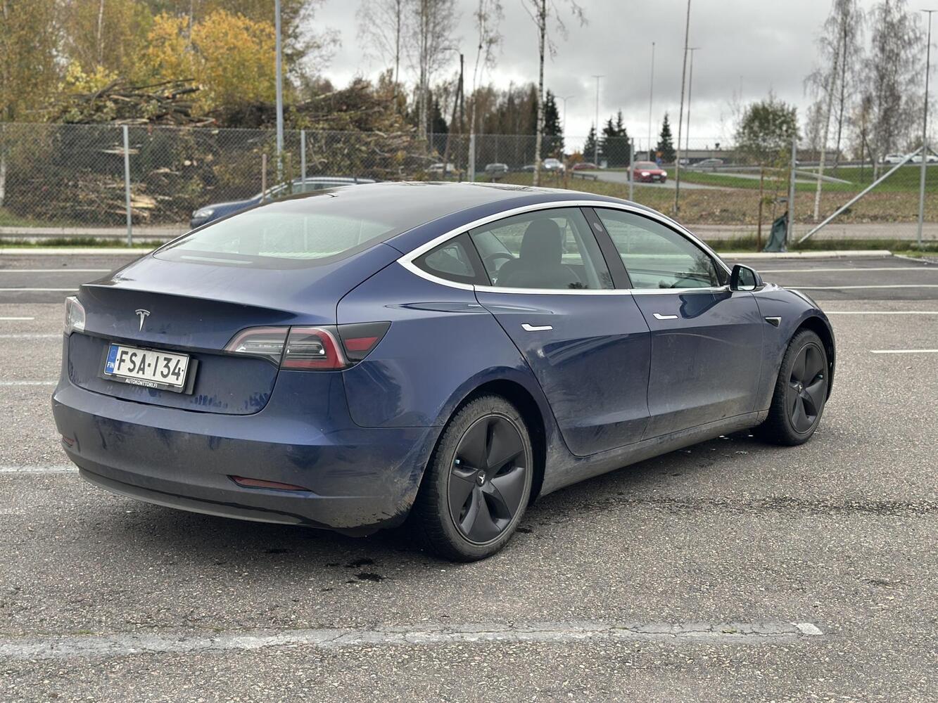 Tesla Model 3 vaihtoauto