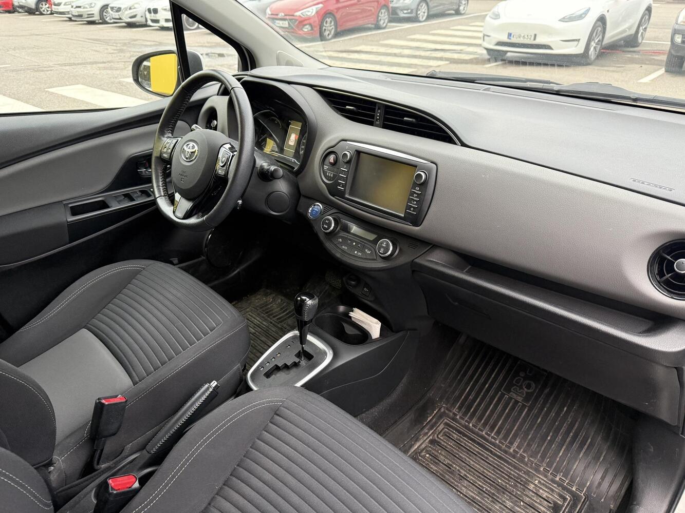 Toyota Yaris vaihtoauto
