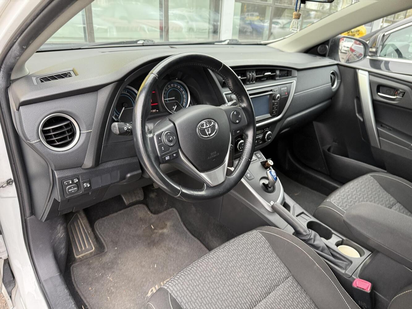 Toyota Auris vaihtoauto