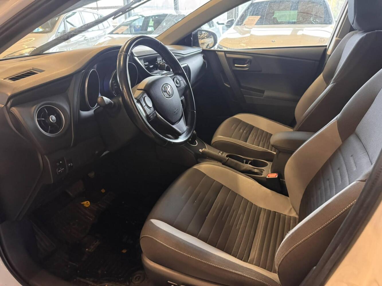 Toyota Auris vaihtoauto