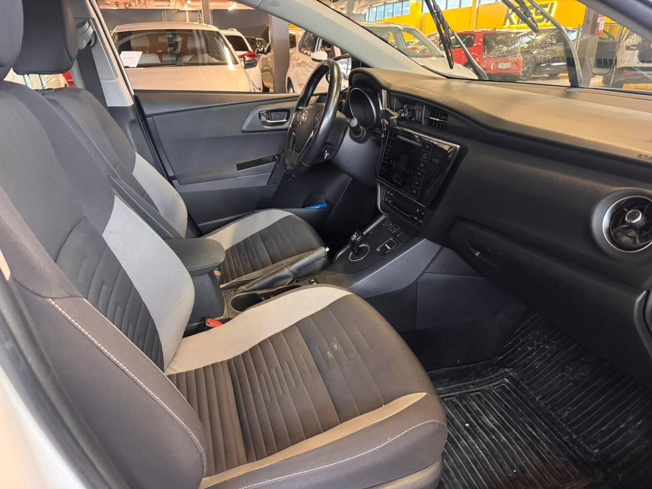 Toyota Auris vaihtoauto