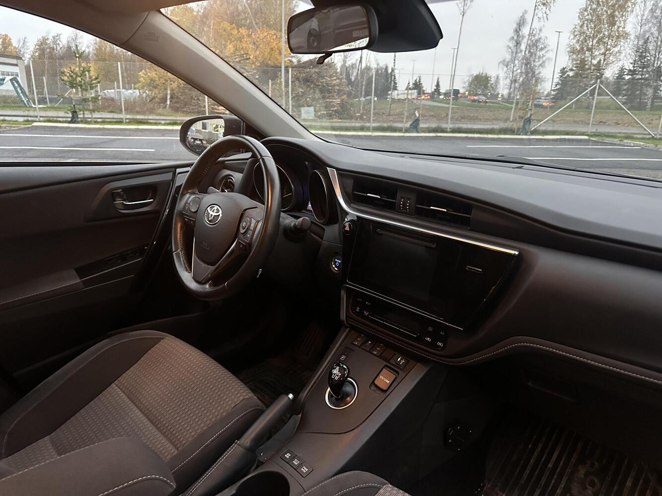 Toyota Auris vaihtoauto