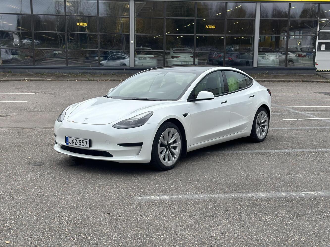 Tesla Model 3 vaihtoauto