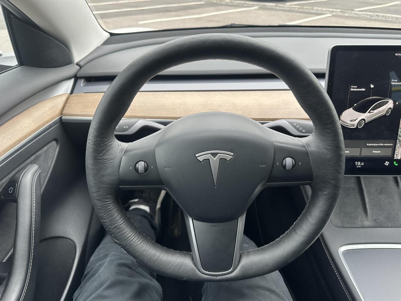 Tesla Model 3 vaihtoauto
