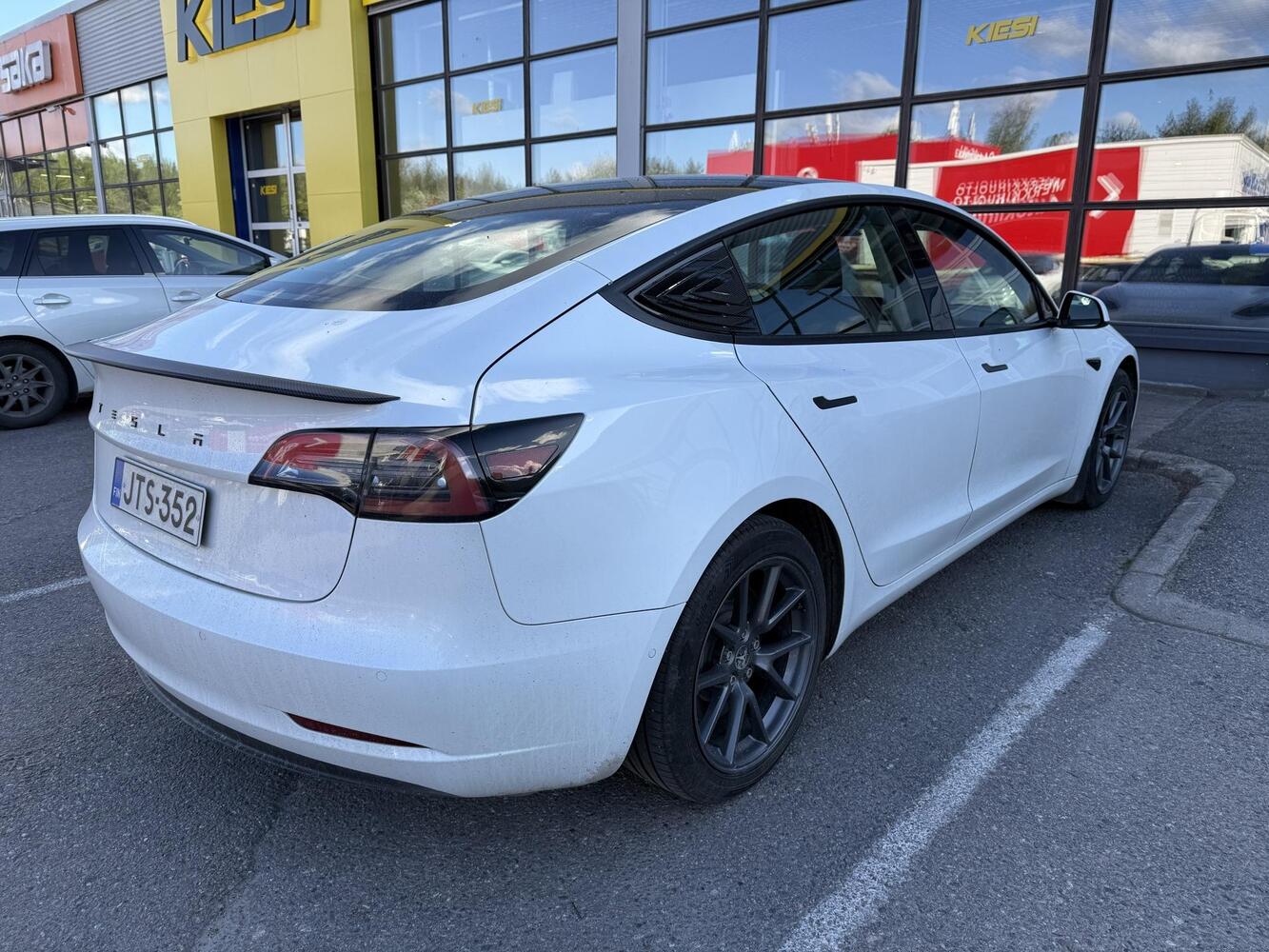 Tesla Model 3 vaihtoauto